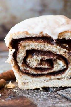sweetoothgirl:    HOMEMADE FROSTED CINNAMON SWIRL BREAD    