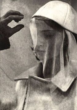 flaneuze:  Nusch Eluard, 1932 Dora Maar (1907-1997)
