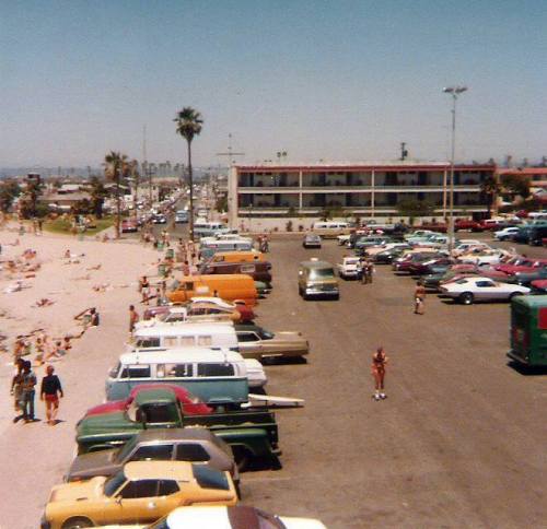 fuckyeahvintage-retro: Pier parking lot, San Diego, 1979 © Kelly McKeen