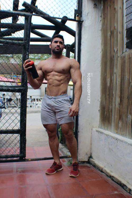 drwannabe:  tufas:  Alexander  Rendon