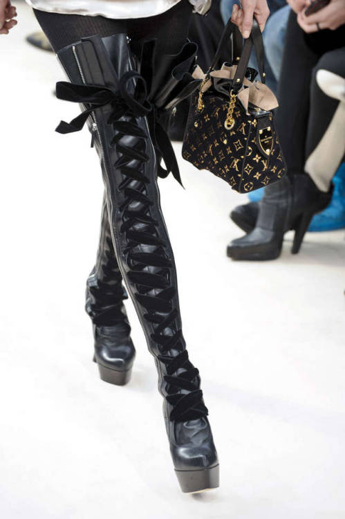 chanelresort:Louis Vuitton F/W 2009