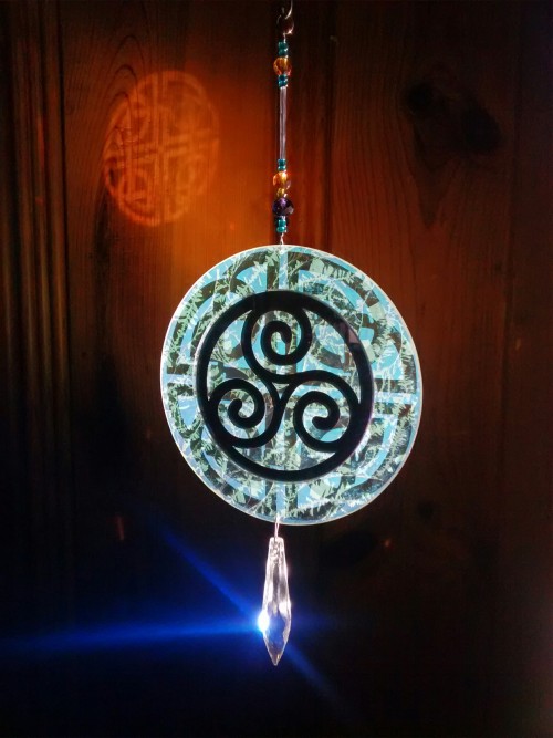 ornamentalglass:Triskele with Celtic knot crystallized dichroic RainbowLightcaster.  By Richard Elvis  Etsy 