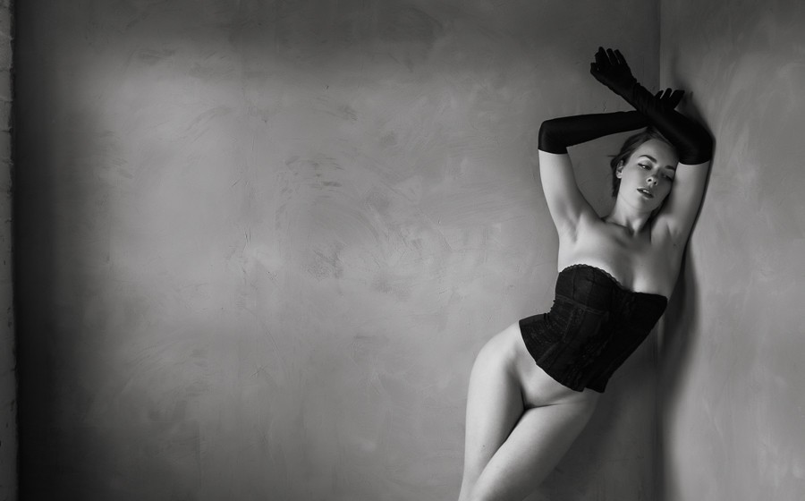 brujagood:  Corset and Gloves - Rosa Brighid &amp; Tim Pile (by bpurpleport).