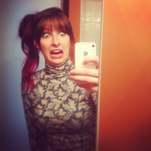 tessaviolet:  JUST FILMED A VIDEO. 