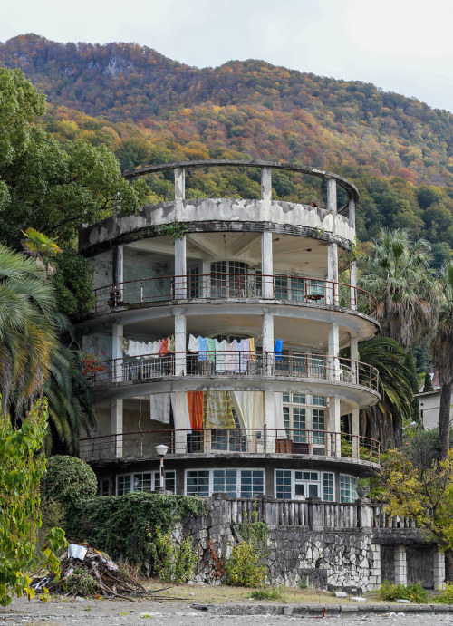 architectureofdoom:Gagra Seaside Building, Abkhazia.