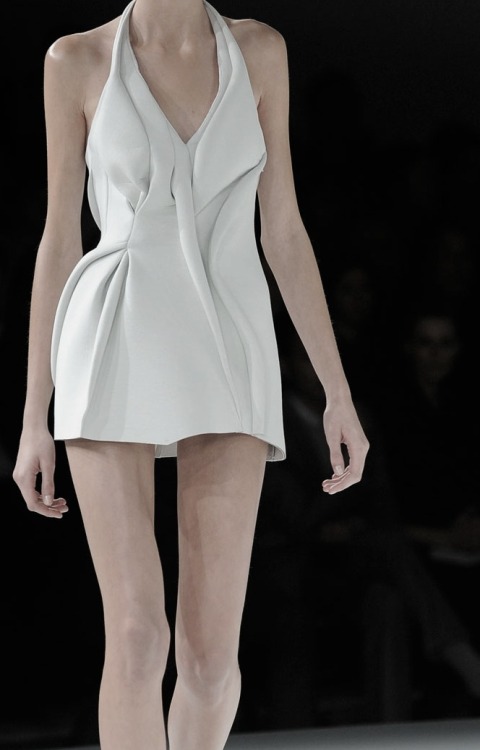 artkream:  ru-ka:  Hussein Chalayan SS 2009  I.G