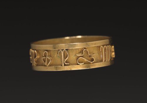 cma-african-art: Ring, 1700s-1800s, Cleveland Museum of Art: African ArtSize: Diameter: 2.2 cm (7/8 