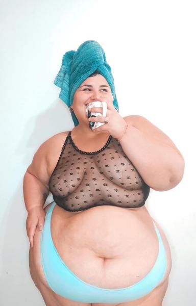 jiggle-watts:OnlyFansTheRealQueenPear adult photos