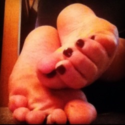 emzmemz88:  Toes n soles ❤