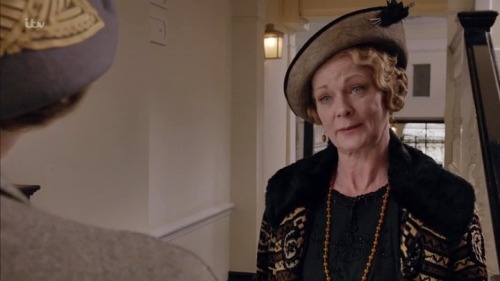 See, another tie. And what a nice contrast between Working Edith and Socialite Rosamund.6.02