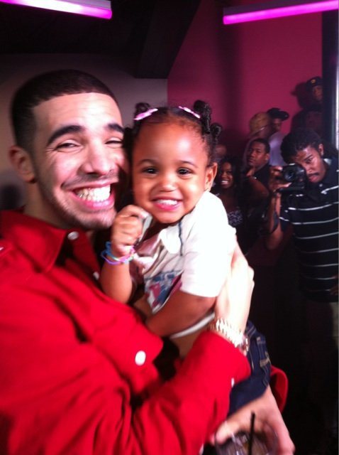 aubreydrvkegraham:Drake with Children (Part I)YEESS HE NEEDS TO BE A DADDY!