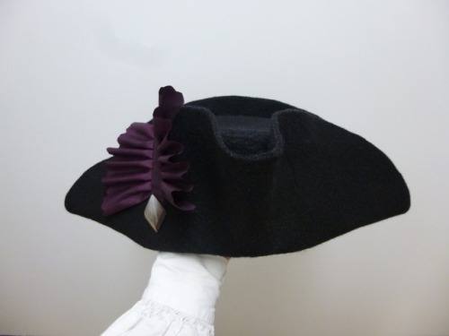 vincents-crows:New sewing blog post, though it’s more felting than sewing: 1780′s-90′s Cocked Hat.