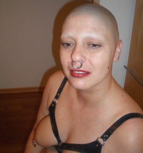 piercedpiggy:The bald woman returns!