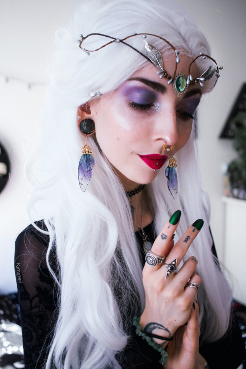blackrush: Always shy ‍♀️✨  These cute purple fairy wings earrings are from…keep rea