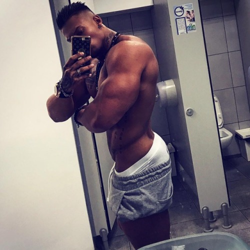 Rippling Defined Muscle!