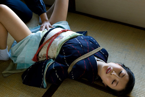 japanese-bondage-fetish-ero: 9 桐島千紗