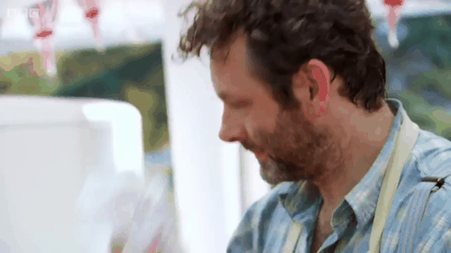 Celebrity Bake Off With Michael Sheen And His HANDS