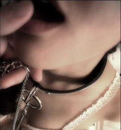getsuswet:  onlyytoservedaddy:  in-morpheus-arms:  ☸  To be collared and on my knees for him is what I want.  Perfect ♥ Hazel 