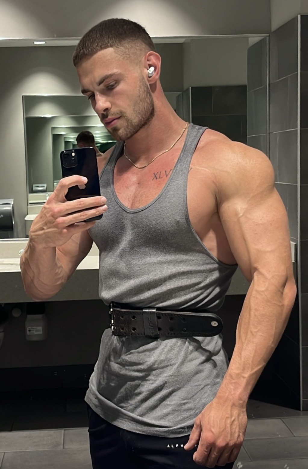 08cjvvmani: alpha male