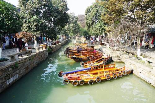 Esta pequeña &ldquo;Aldea de Agua&rdquo; en Suzhou es famoso por los ríos pequetes que corren atravé