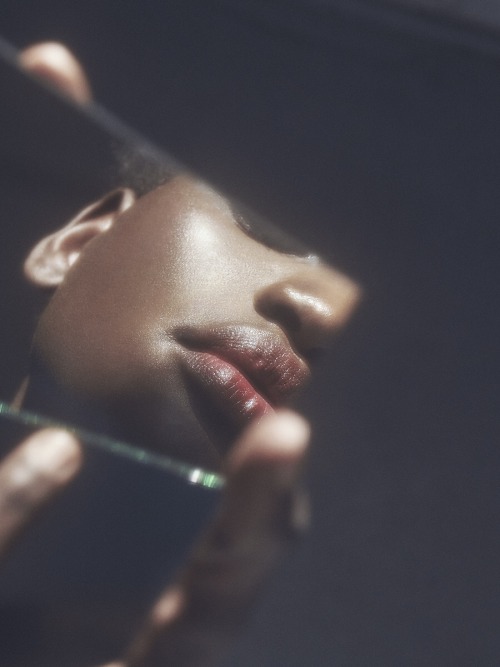 tapireye-deactivated20220708:Tasha Malek for VOGUE Portugal Photography: Diane BettiesStyling: