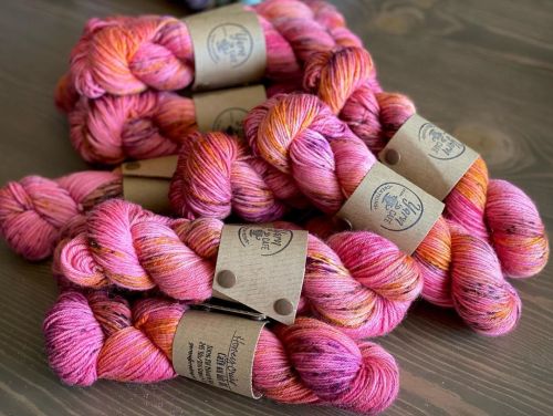 Honeycrisp on Polwarth DK will be coming with me to the Great Basin Fiber Arts Fair in one month! Th