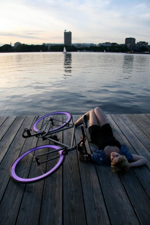 razumichin2:  Fixie girl taking a break by Charles river in Boston, MA