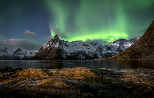 el-mo-fo-to:  nocturnal northern norway | lofoten archipelago A small collection of some of my favorite night photos from several trips to Norway’s Lofoten Islands. © Lorenzo Montezemolo / instagram / tumblr / website 