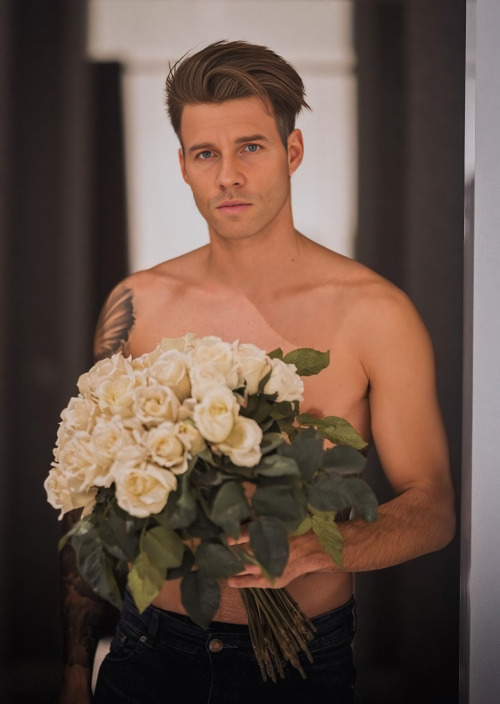 Phillip Graves X Fem!Reader