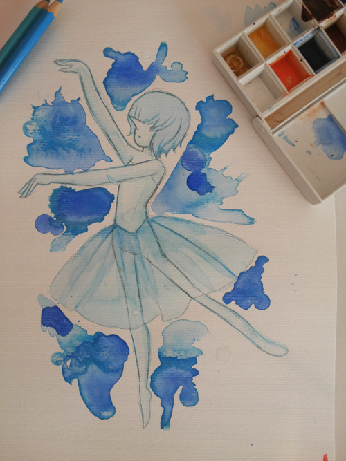 almacosmo:  I’m not good with traditional art (I’m not good with arts in general :’D) but here’s a blue pearl in a ballet pose;; I like the different designs of pearls  