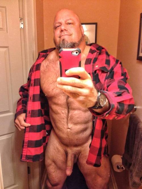 keybladebear77:Big powerlifter Stevey P. Damn that is a long rod. Wish he wasn’t straight tho…