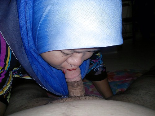 XXX sisigelapku88:  Makcik ketagih hisap kote.. photo