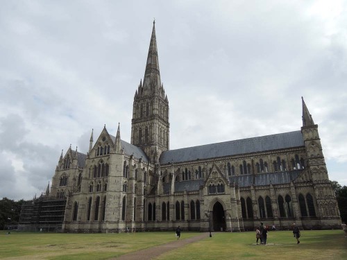 Salisbury Cathedral 2014/08/05It was raining in the early afternoon but the rain stopped and I menag