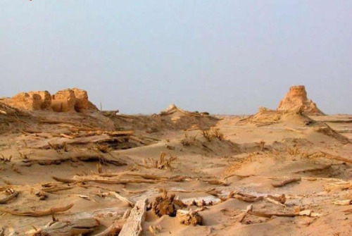 Ruins of Loulan (Xinjiang, China).Loulan was an ancient oasis city, the eastern gateway to theTaklam