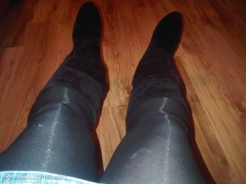 tightsluv: My denim skirt, boots and tights