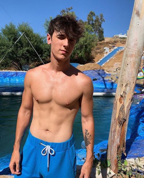 thehottestmenaround: Bryce Hallwww.instagram.com/brycehall/