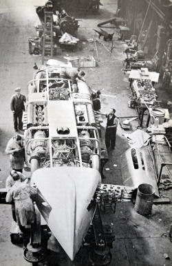 cncenginedynamics:  Thunderbolt construction, 1937 :Construction of George Eyston’s record breaking car,the Thunderbolt, a six wheeler designed for the Bonneville Salt Flats. In this car, Capt. Eyston set 3 land speed records : 312.00 mph on November