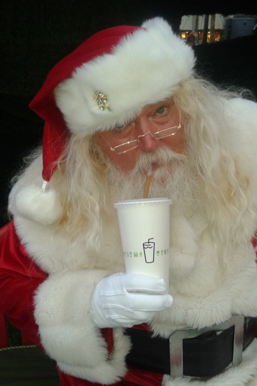 Santa Claus is comin’ to Shack! Peep the special holiday hours for all U.S. Shacks here: bit.