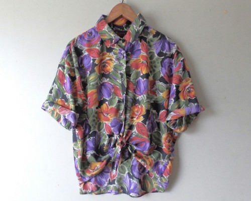 littlevisionsthrift: 80s boho floral tie front blouse. Size XL LittleVisionsThrift.etsy.com