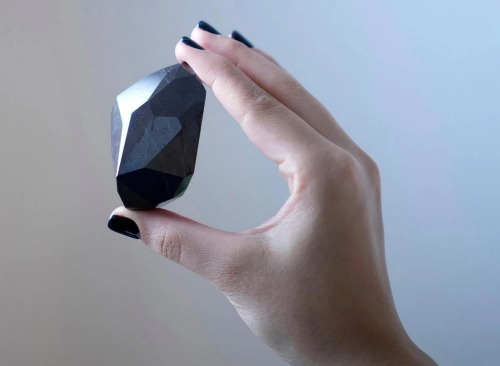 ‘Enigma’ 555.55-carat Black Diamond ! The shape of the diamond is based on the Middle Eastern palm s