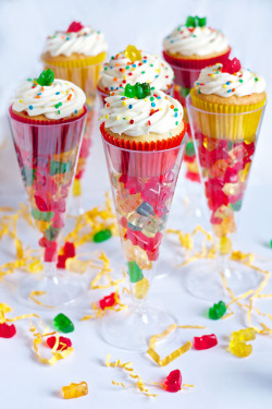 get-fat-here:  gastrogirl:  boozy gummy bear cupcakes.  omg these look so yum 