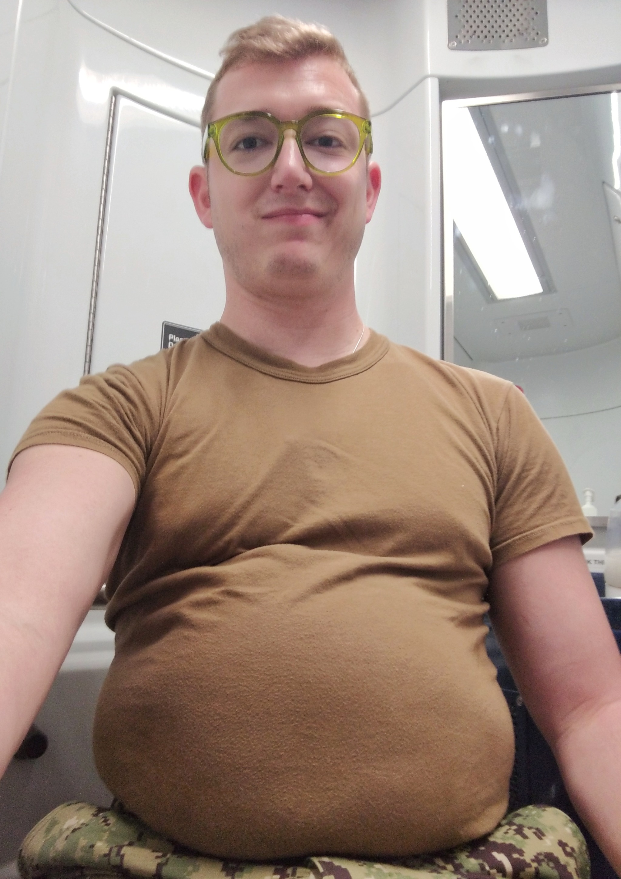 blogartus:bellycentralstation:It&rsquo;s me again, your favorite beer bellied