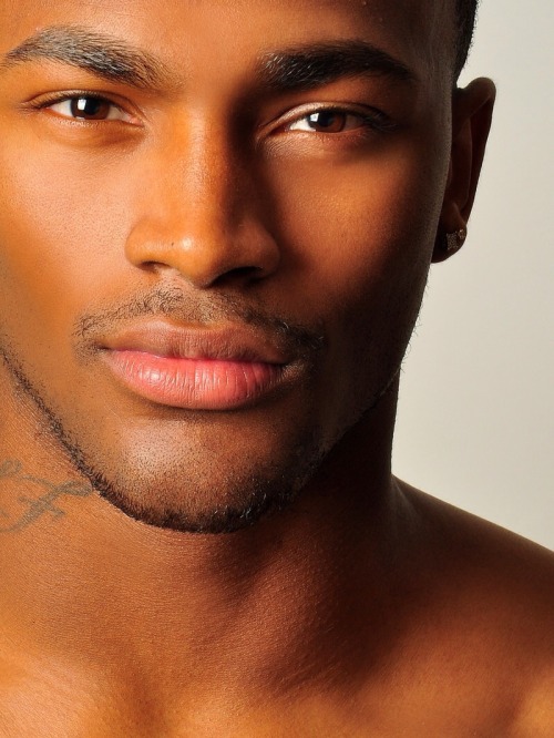 getitmoist:  Keith Carlos (that tongue) 