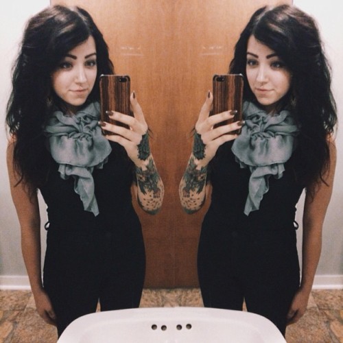 ohhellokelsey:  Been too busy for mirror selfies lately but I snagged one at the show last night :B 