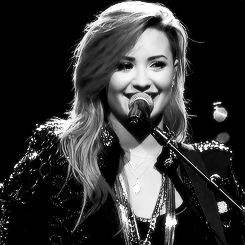 useyourmelody-deactivated201503:  Demi’s reaction to people singing along. 