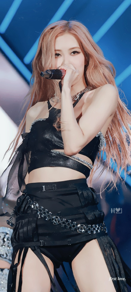 hwchaey:                         ๑  ✿ : ( rosé ) ; coachella !                            like / reblog if u save it