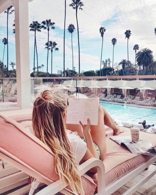 Wish this was my scene today… #goals #pinkspo #fashioninspo #remindsmeofmiami #lalife #hair #