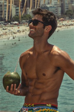 glamourarya:  handsomemales:  ricardo baldin by stefano raphael  His smile. 