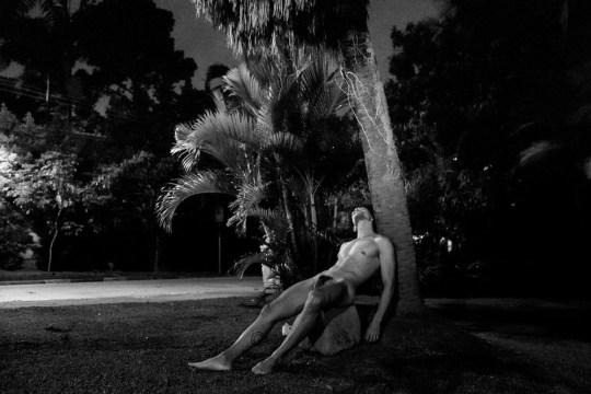 Hugo shot naked by Ale Ruaro in the São Paulo streets at night