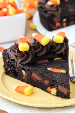verticalfood:  Candy Corn Chocolate Chip Cookie Cake 